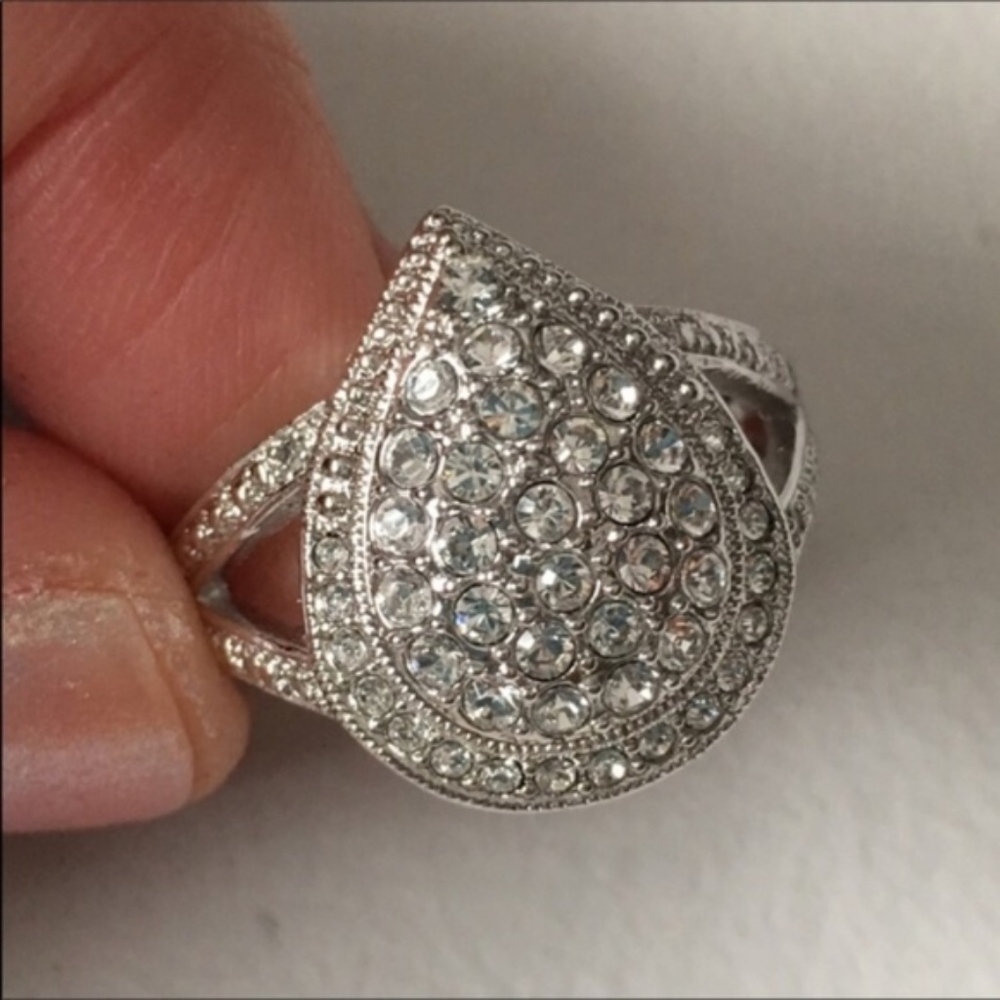 Diamond & Crystal Teardrop Ring New - Picture 8 of 8